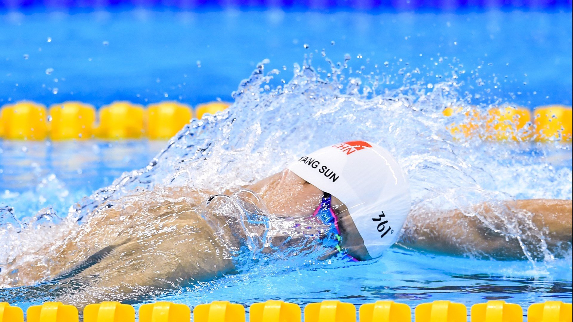 kaiyun-100米自滑行距离数据对比,一百米速滑跑道